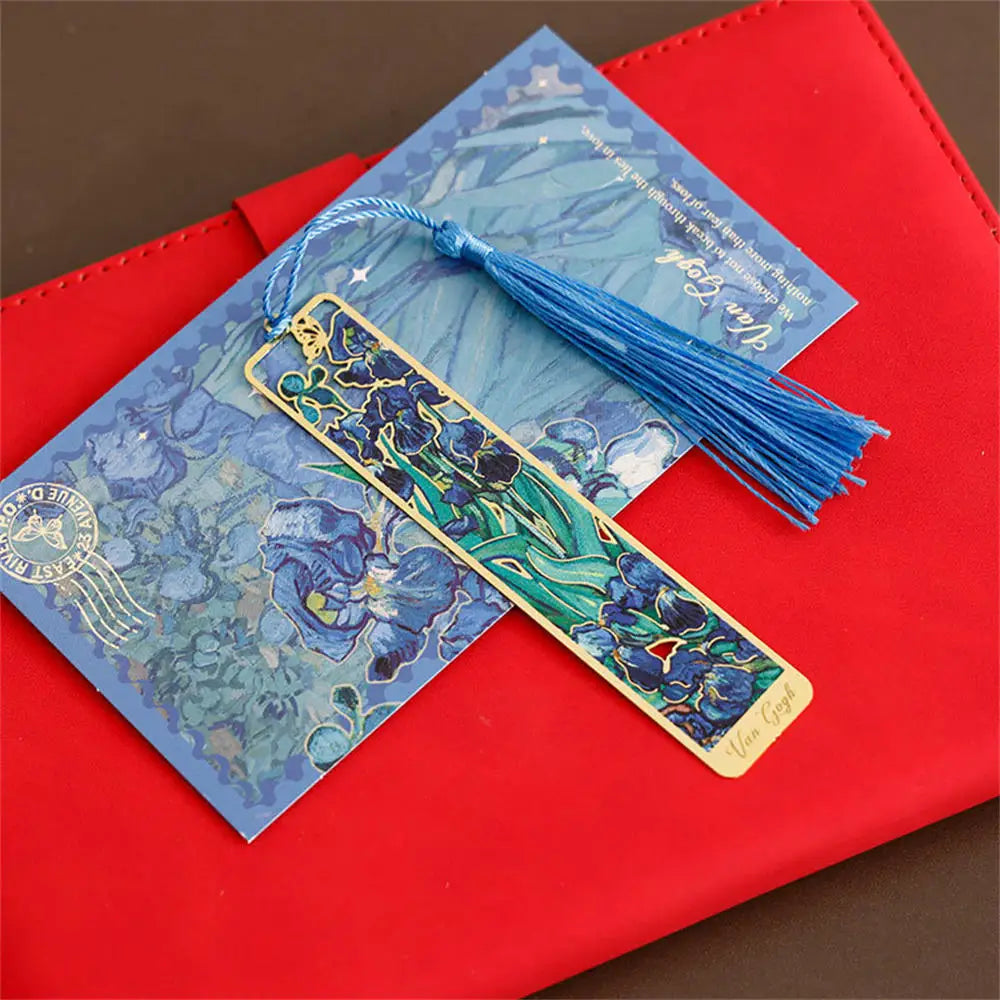 Aesthetic Floral Metal Bookmark – Hollow Brass Book Page Clip for Students & Readers