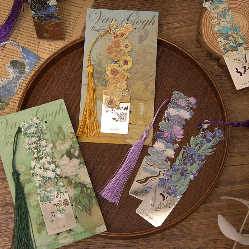 Aesthetic Floral Metal Bookmark – Hollow Brass Book Page Clip for Students & Readers
