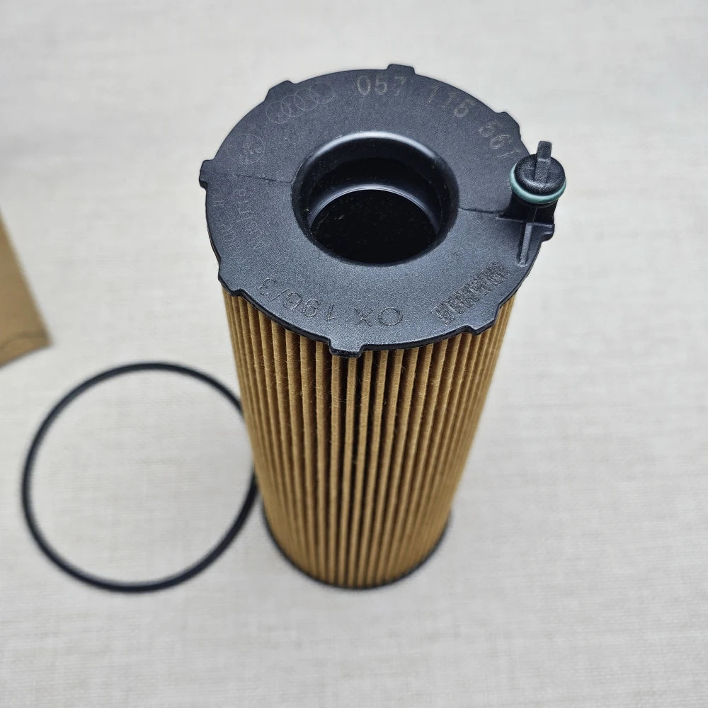 Car Engine Oil Filter 057115561M For AUDI B7 B8 C6  A6 A8 Avant Q5 Q7 2.7 3.0TDI 4.2 6.0 for VW TOUAREG PHAETON 057115561L