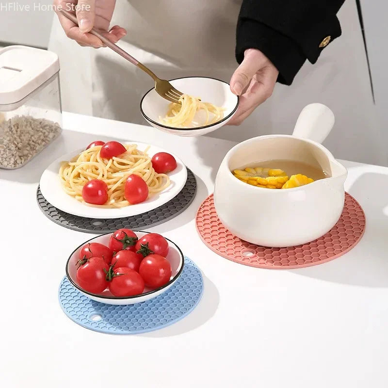 Silicone Heat-Resistant Table Mat – Non-Slip Honeycomb Coaster & Pot Holder for Kitchen, Coffee, and Dining Use