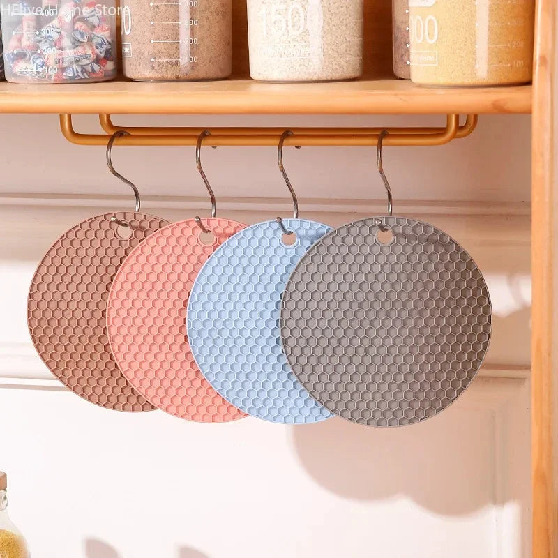 Silicone Heat-Resistant Table Mat – Non-Slip Honeycomb Coaster & Pot Holder for Kitchen, Coffee, and Dining Use