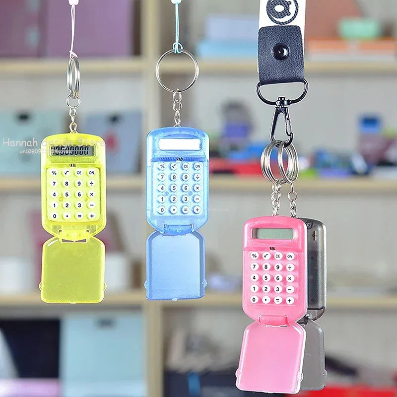 Portable Cute Mini Flip Calculator Pendant – Creative Cartoon Keychain Pocket Calculator for School & Office Supplies Gifts