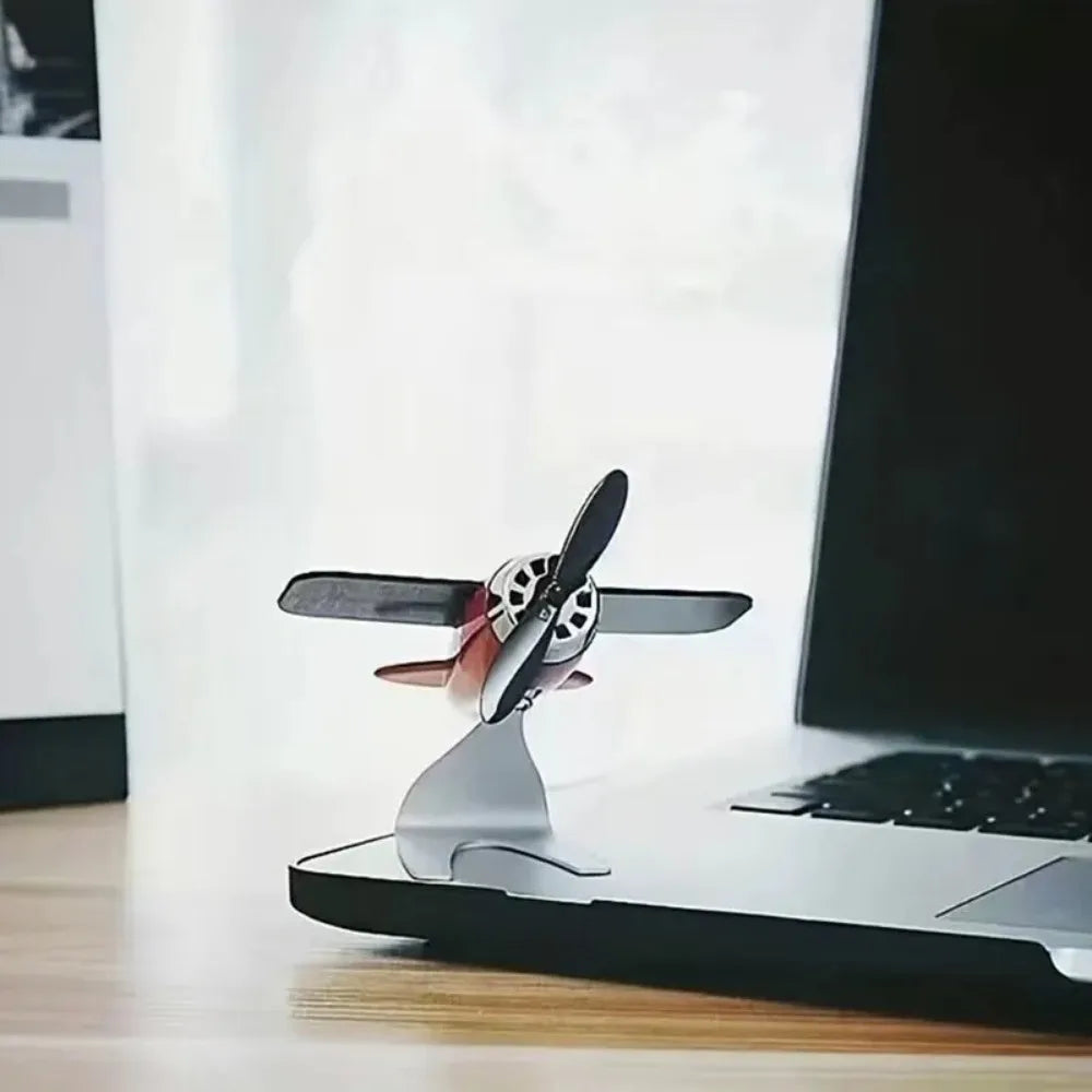 Solar-Powered Airplane Ornament – Creative Car Dashboard & Desktop Gift for Men and Car Enthusiasts